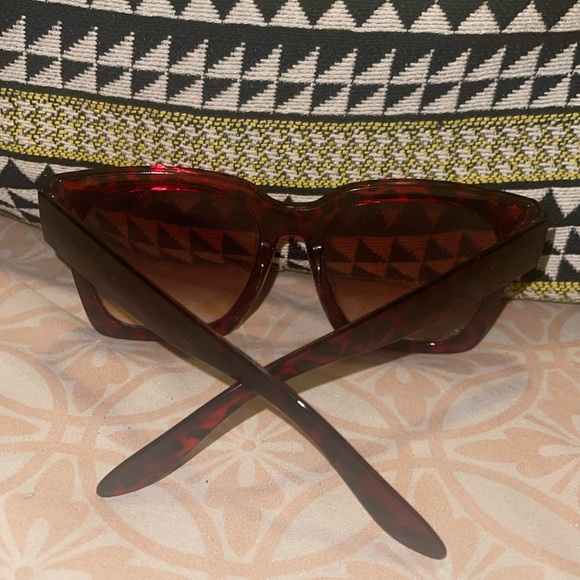 Sunglasses - Picture 4 of 6